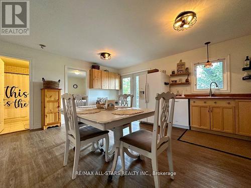 721 Hiawatha Line, Otonabee-South Monaghan, ON - Indoor Photo Showing Dining Room