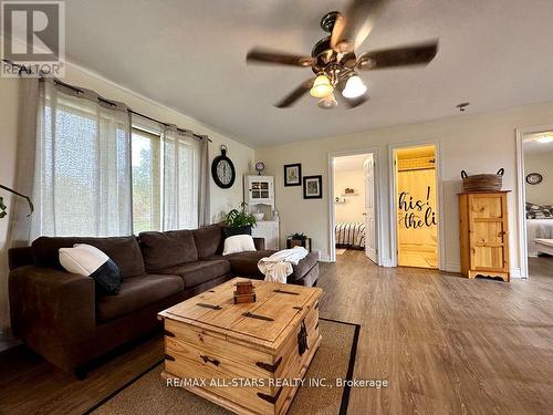 721 Hiawatha Line, Otonabee-South Monaghan, ON - Indoor Photo Showing Living Room