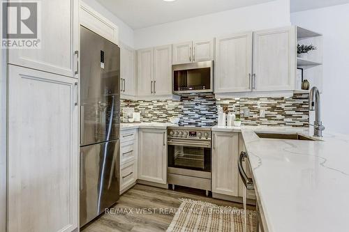 619 - 96 Strachan Avenue, Toronto, ON - Indoor Photo Showing Kitchen With Stainless Steel Kitchen With Upgraded Kitchen