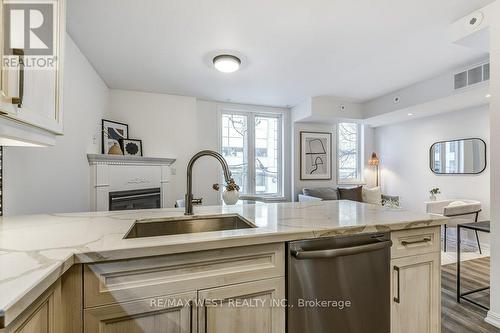 619 - 96 Strachan Avenue, Toronto, ON - Indoor Photo Showing Kitchen