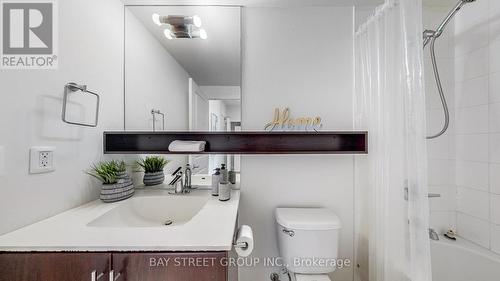 721 - 2885 Bayview Avenue, Toronto, ON - Indoor Photo Showing Bathroom