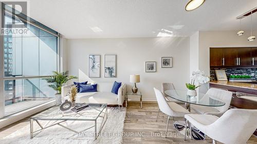 721 - 2885 Bayview Avenue, Toronto, ON - Indoor Photo Showing Dining Room