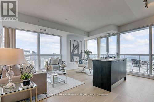 5202 - 386 Yonge Street, Toronto, ON - Indoor Photo Showing Living Room