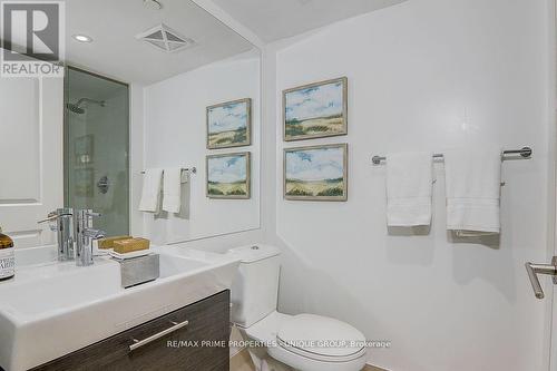 5202 - 386 Yonge Street, Toronto, ON - Indoor Photo Showing Bathroom