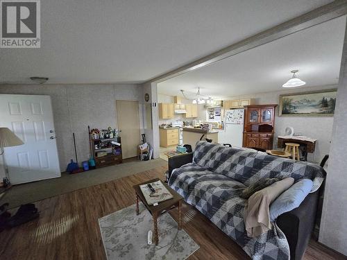 2171 Maple Drive, Quesnel, BC - Indoor Photo Showing Living Room