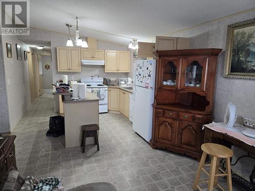 2171 Maple Drive, Quesnel, BC - Indoor Photo Showing Kitchen