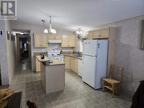 2171 Maple Drive, Quesnel, BC - Indoor Photo Showing Kitchen