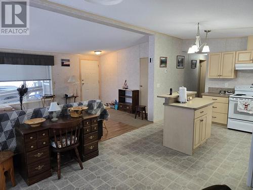 2171 Maple Drive, Quesnel, BC - Indoor Photo Showing Kitchen