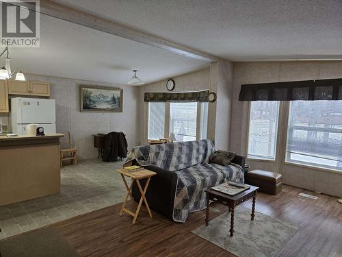 2171 Maple Drive, Quesnel, BC - Indoor Photo Showing Living Room