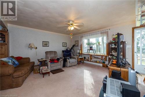 423033 Harbour Drive, Meaford (Municipality), ON - Indoor Photo Showing Living Room