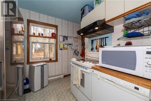 423033 Harbour Drive, Meaford (Municipality), ON - Indoor Photo Showing Kitchen