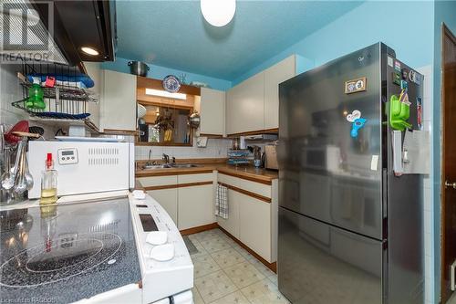 423033 Harbour Drive, Meaford (Municipality), ON - Indoor Photo Showing Kitchen With Double Sink