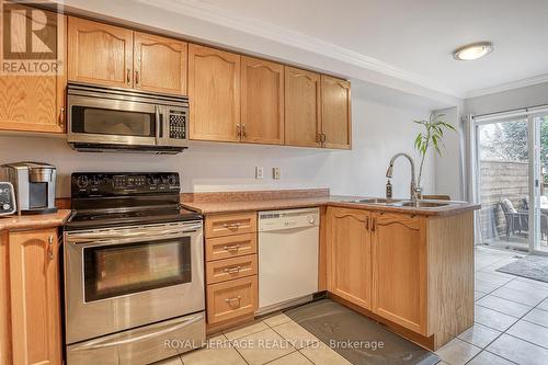 17 Catkins Crescent, Whitby, ON - Indoor Photo Showing Kitchen With Double Sink