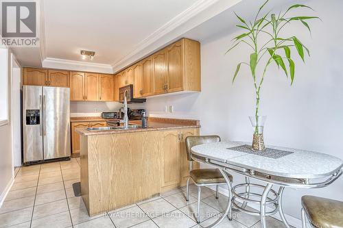 17 Catkins Crescent, Whitby, ON - Indoor Photo Showing Kitchen