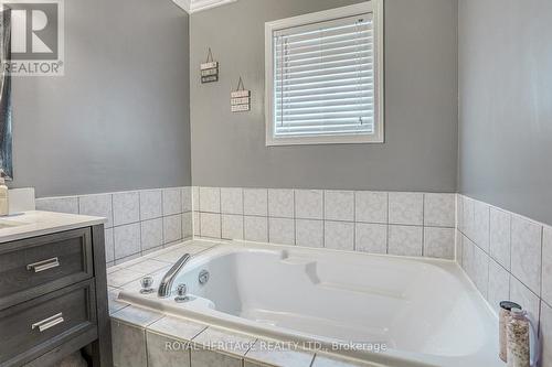 17 Catkins Crescent, Whitby, ON - Indoor Photo Showing Bathroom