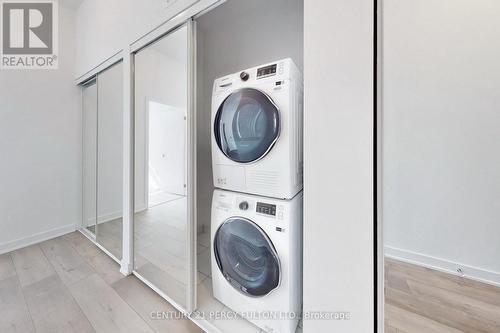 208 - 38 Honeycrisp Crescent, Vaughan, ON - Indoor Photo Showing Laundry Room