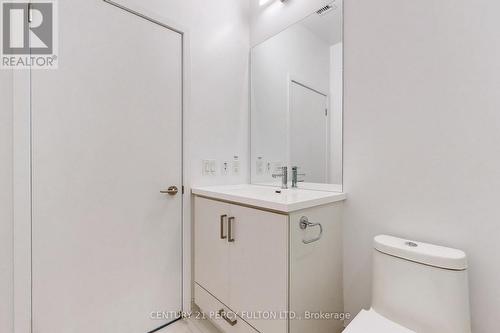 208 - 38 Honeycrisp Crescent, Vaughan, ON - Indoor Photo Showing Bathroom