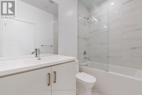 208 - 38 Honeycrisp Crescent, Vaughan, ON - Indoor Photo Showing Bathroom