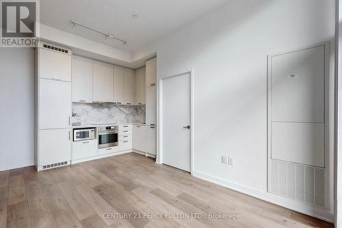 208 - 38 Honeycrisp Crescent, Vaughan, ON - Indoor