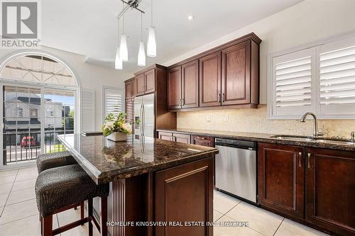 220 Peak Point Boulevard, Vaughan, ON - Indoor Photo Showing Kitchen