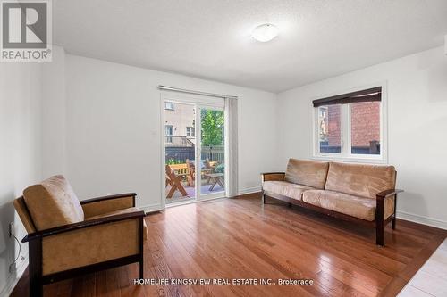 220 Peak Point Boulevard, Vaughan, ON - Indoor Photo Showing Living Room