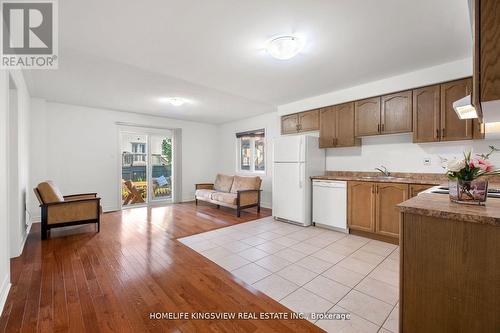 220 Peak Point Boulevard, Vaughan, ON - Indoor Photo Showing Kitchen