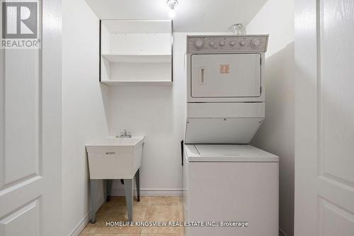 220 Peak Point Boulevard, Vaughan, ON - Indoor Photo Showing Laundry Room