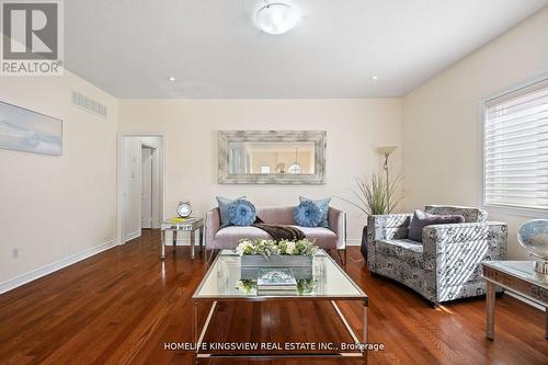 220 Peak Point Boulevard, Vaughan, ON - Indoor Photo Showing Living Room