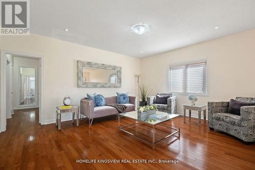 220 Peak Point Boulevard, Vaughan, ON - Indoor Photo Showing Living Room