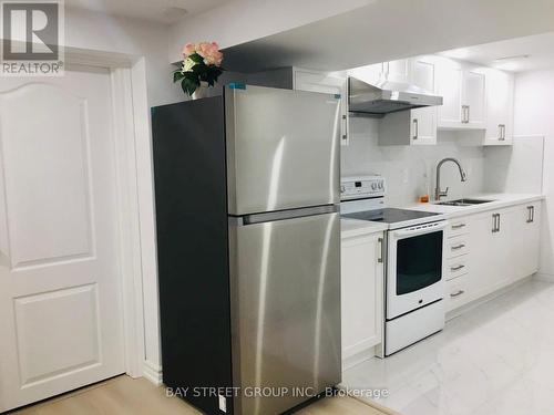 Bsmt - 457 Windhurst Gate, Richmond Hill, ON - Indoor Photo Showing Kitchen