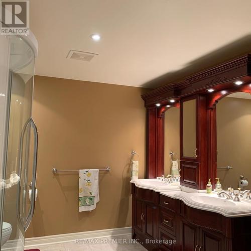 71 Gidleigh Park Crescent, Vaughan, ON - Indoor Photo Showing Bathroom