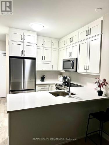 403 - 50 Kaitting Trail, Oakville, ON - Indoor Photo Showing Kitchen