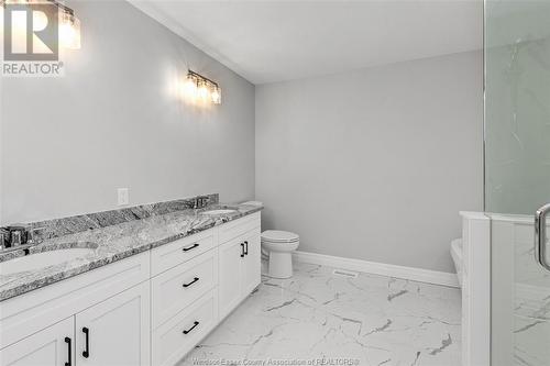 59 Belleview, Kingsville, ON - Indoor Photo Showing Bathroom