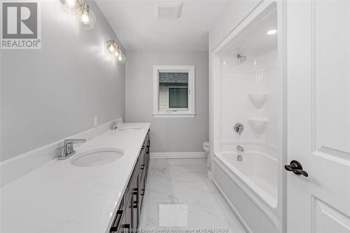 59 Belleview, Kingsville, ON - Indoor Photo Showing Bathroom