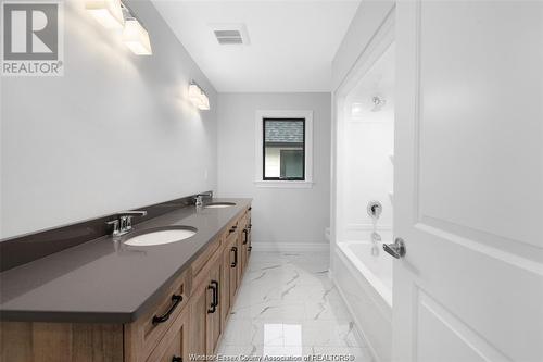 51 Belleview, Kingsville, ON - Indoor Photo Showing Bathroom