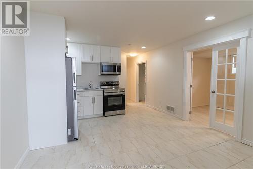 3131 Jefferson Boulevard Unit# Lower, Windsor, ON - Indoor Photo Showing Kitchen