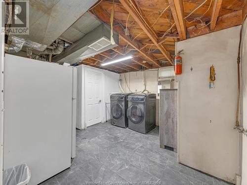 1694 Everts Avenue, Windsor, ON - Indoor Photo Showing Laundry Room