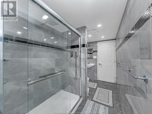 1694 Everts Avenue, Windsor, ON - Indoor Photo Showing Bathroom