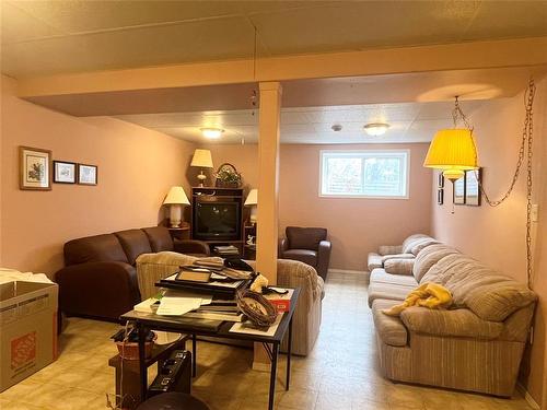 54 Poplar Street, Sidney, MB - Indoor Photo Showing Living Room