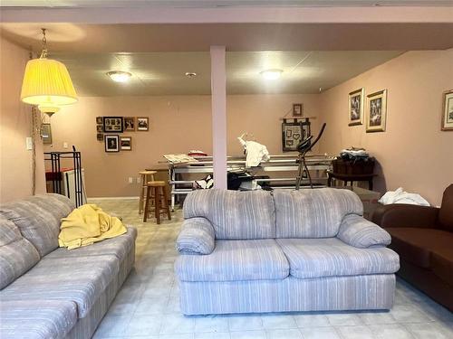 54 Poplar Street, Sidney, MB - Indoor Photo Showing Living Room