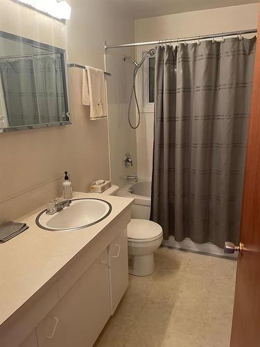 40 Juniper Bay, Brandon, MB - Indoor Photo Showing Bathroom