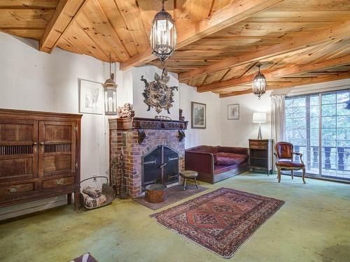 Living room - 61 Rue Du Lac-Castor, Sainte-Marguerite-Du-Lac-Masson, QC - Indoor With Fireplace