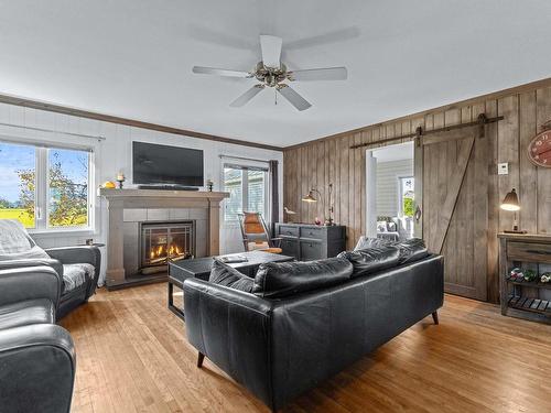 Living room - 2402 Rue Meadow, Clarenceville, QC - Indoor Photo Showing Living Room With Fireplace