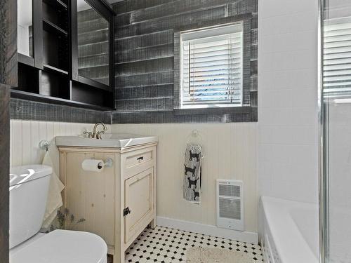 Bathroom - 2402 Rue Meadow, Clarenceville, QC - Indoor Photo Showing Bathroom