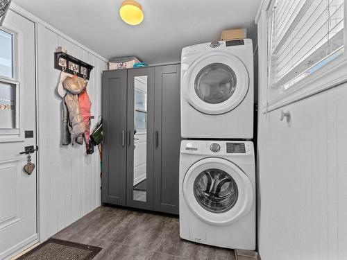 Laundry room - 2402 Rue Meadow, Clarenceville, QC - Indoor Photo Showing Laundry Room