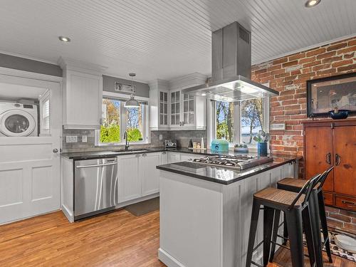 Kitchen - 2402 Rue Meadow, Clarenceville, QC - Indoor Photo Showing Kitchen