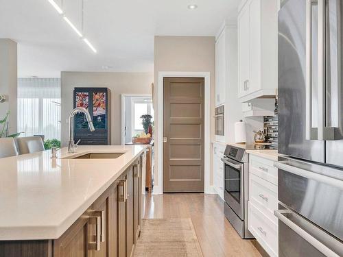 Cuisine - 601-305 Rue Carmelle-Boutin, Blainville, QC - Indoor Photo Showing Kitchen With Upgraded Kitchen