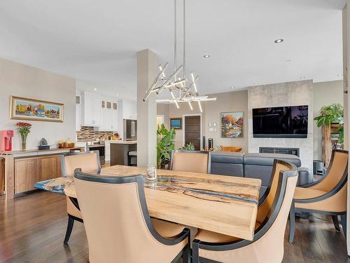 Salle Ã  manger - 601-305 Rue Carmelle-Boutin, Blainville, QC - Indoor Photo Showing Dining Room With Fireplace