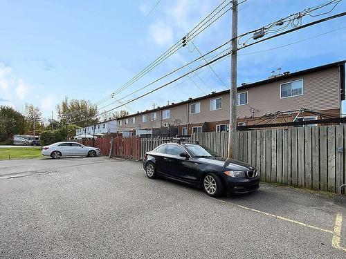 Parking - 305-14625 Rue Sherbrooke E., Montréal (Rivière-Des-Prairies/Pointe-Aux-Trembles), QC - Outdoor With Exterior