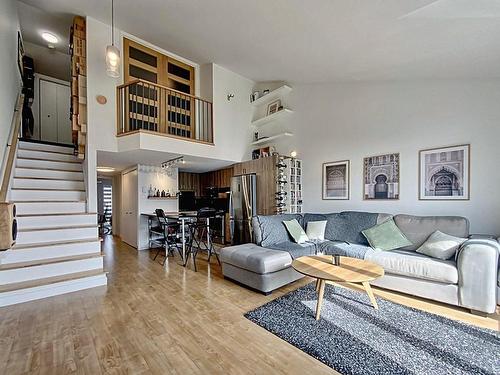 Staircase - 305-14625 Rue Sherbrooke E., Montréal (Rivière-Des-Prairies/Pointe-Aux-Trembles), QC - Indoor Photo Showing Living Room